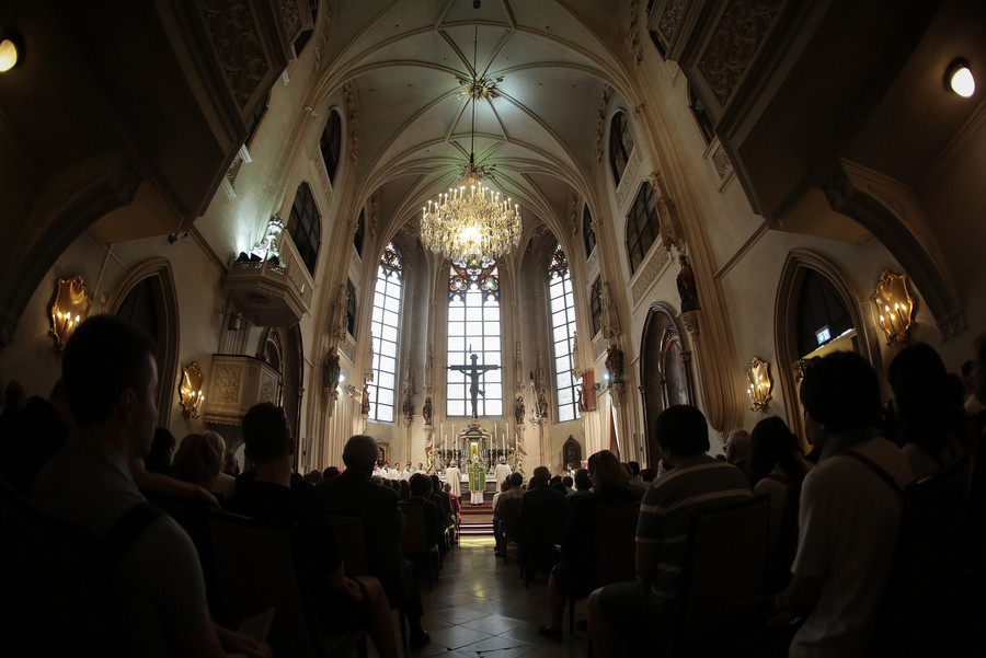 Wiener Hofmusikkapelle - Ansicht vom Haupteingang in die Kapelle während einer Messe